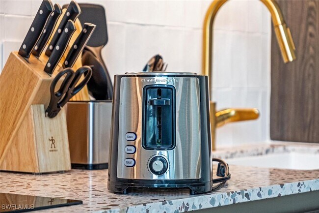 Building Photo - 159 NE 6th St