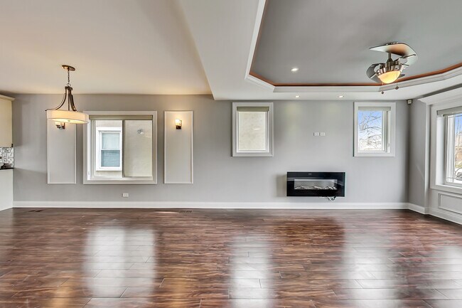 Building Photo - 4527 N Melvina Ave