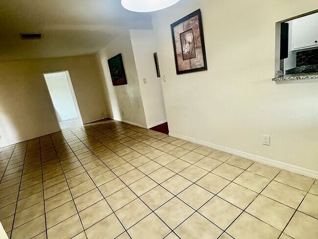 Foto del edificio - 4717 Town N Country Blvd