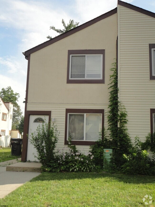 Building Photo - 2461 Arbor Ct