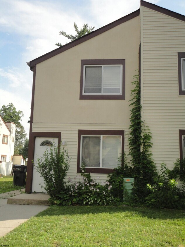 Foto principal - 2461 Arbor Ct