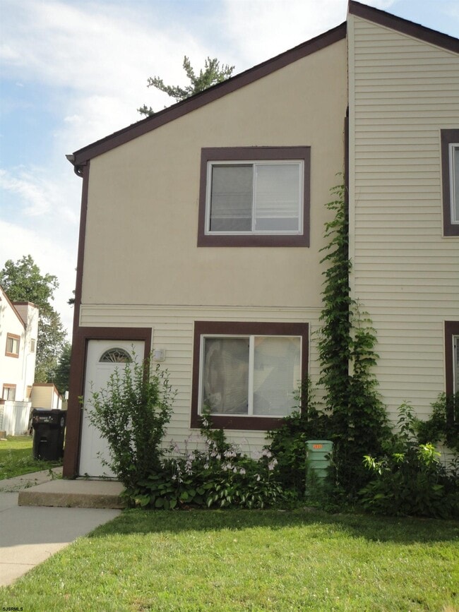 Building Photo - 2461 Arbor Ct