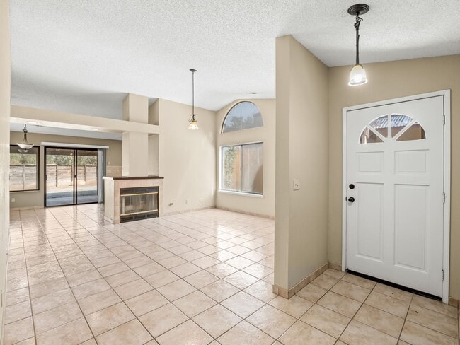 Building Photo - 3 Bedroom Home Rent Ready!!!