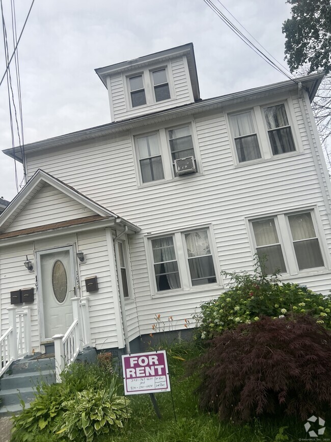 Building Photo - 105 Staples St
