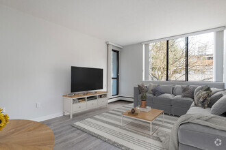 Building Photo - 1434 Burnaby St