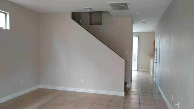 Building Photo - 9685 Villa La Mora Ave