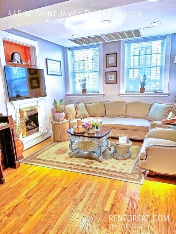 Foto del edificio - 445 W St James Pl