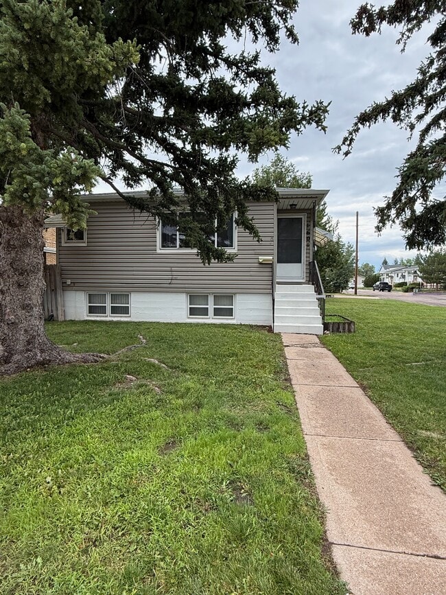 Building Photo - 1601 Crook Ave