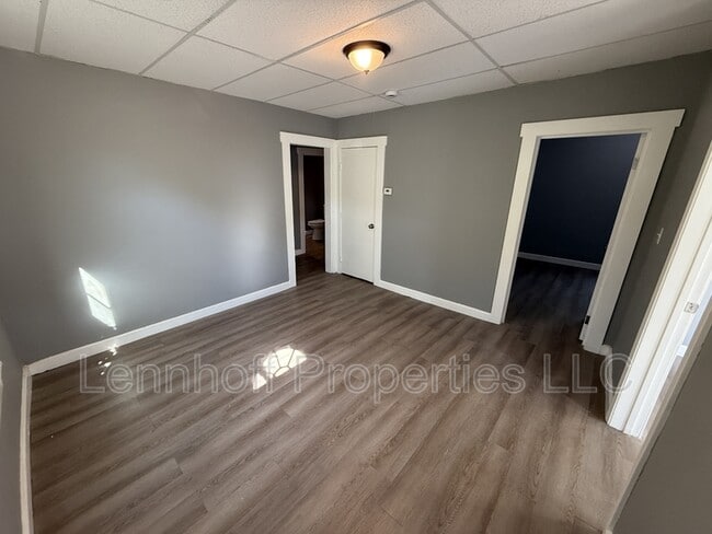 Building Photo - 142 Jewett St