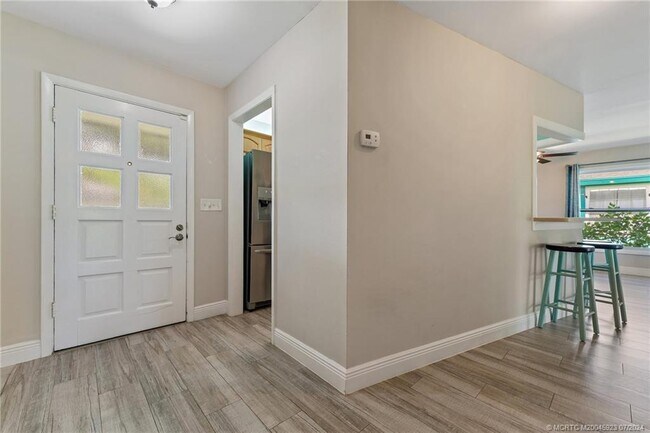 Foto del edificio - 324 SW Indian Grove Dr