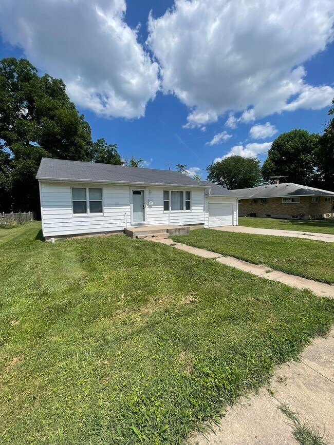 Foto del edificio - 2 Bed 1 Bath with Garage in Troy MO