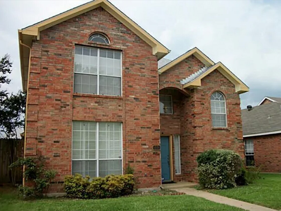 Primary Photo - 1331 Overlook Dr