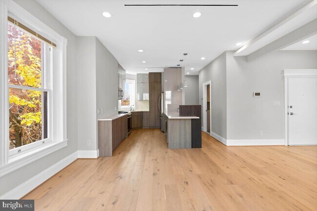 Foto del edificio - 2112 Wyoming Ave NW