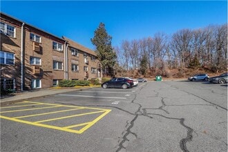 Building Photo - 18 College Dr