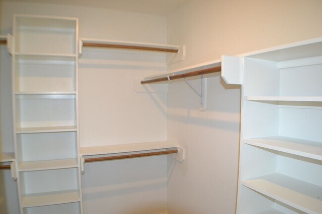 Building Photo - House for rent in Houston