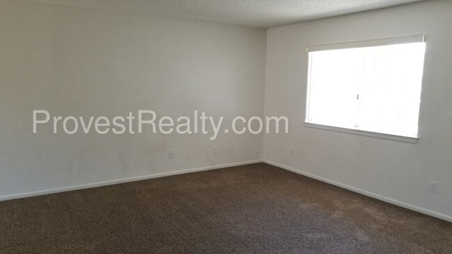 Building Photo - Apple Valley Duplex!!!