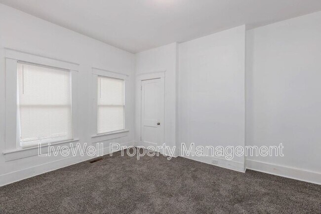 Building Photo - 404 12th St SW