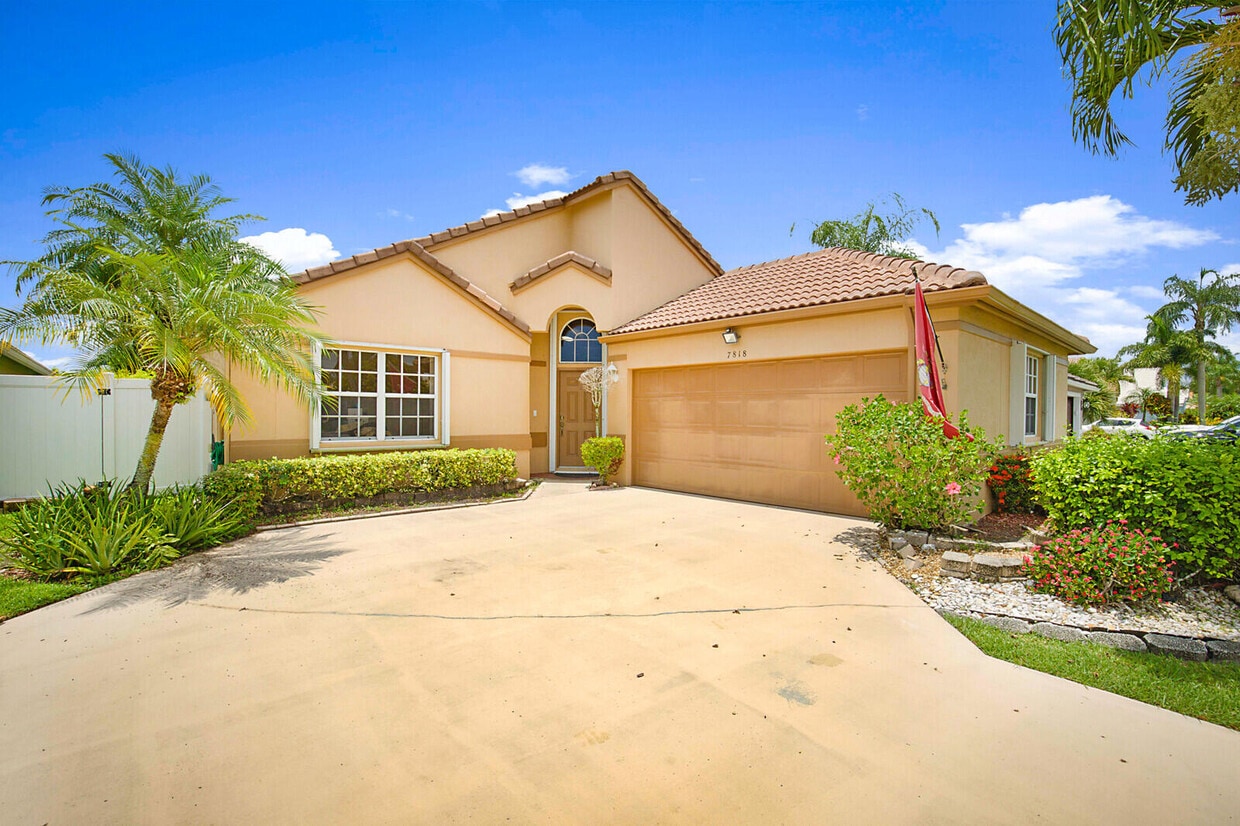 Foto principal - 7818 Stirling Bridge Blvd S