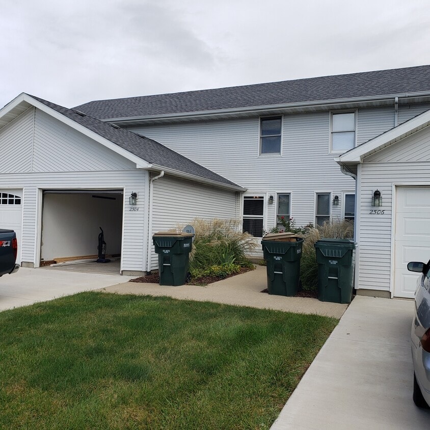 2506 E Border St, Diamond, IL 60416 Townhome Rentals in Diamond IL