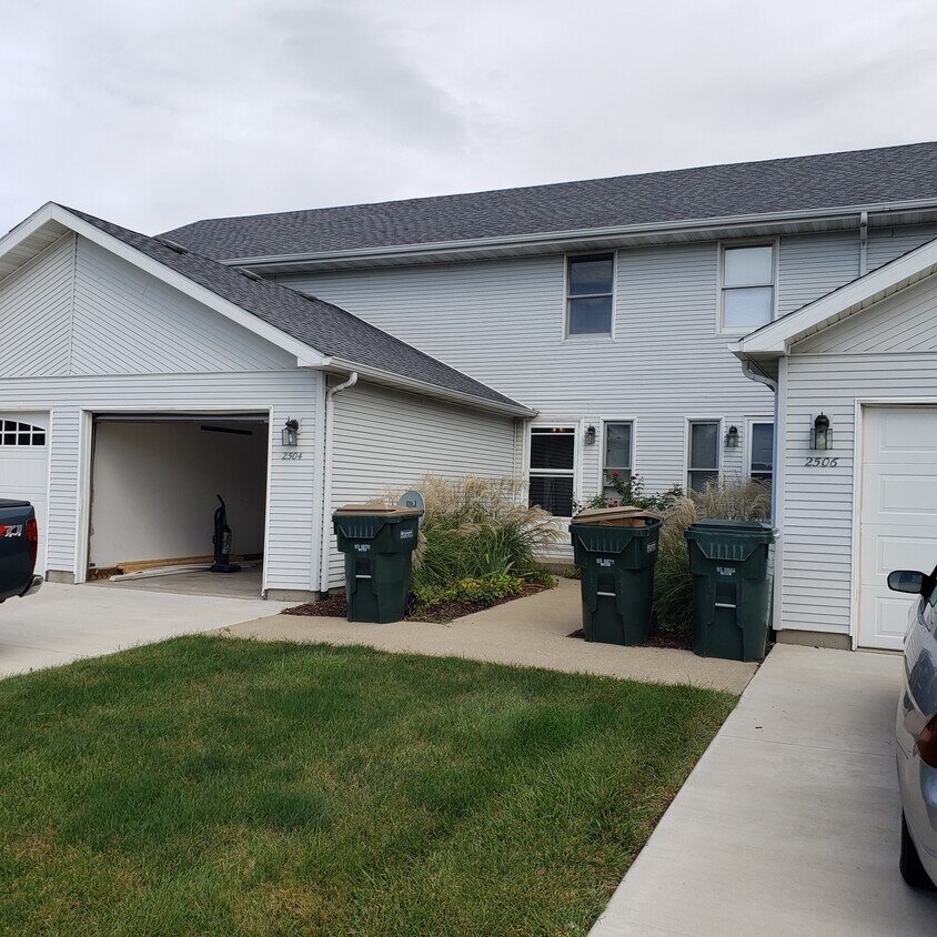 2506 E Border St, Diamond, IL 60416 Townhome Rentals in Diamond IL