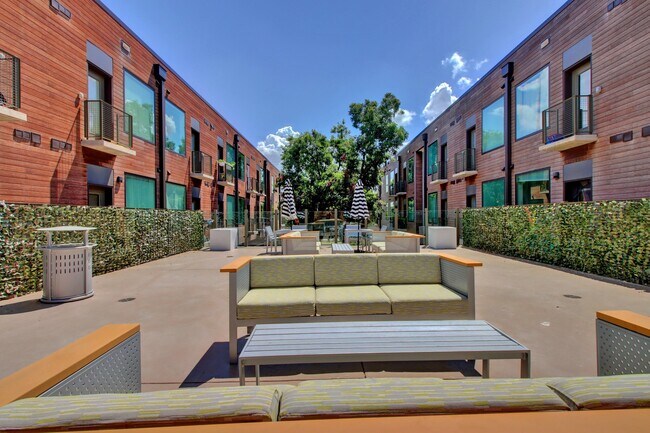 Amenity - 1800 E 4th St
