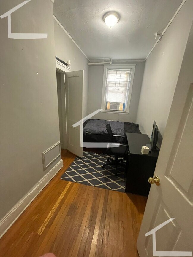 Building Photo - HOT ALLSTON LISTING!!!!