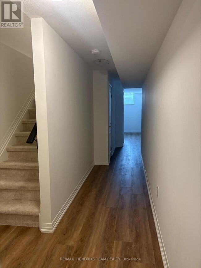 Building Photo - 146 Bur Oak Dr