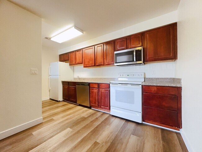 Building Photo - 2 bedroom 1 bathroom condo