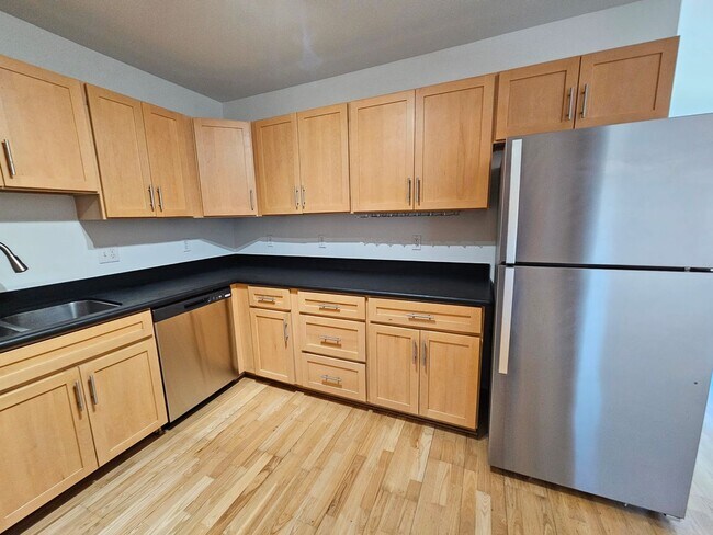 Foto del edificio - Mission: Bright 4 Bed, 2 Bath Condo w/ Pri...
