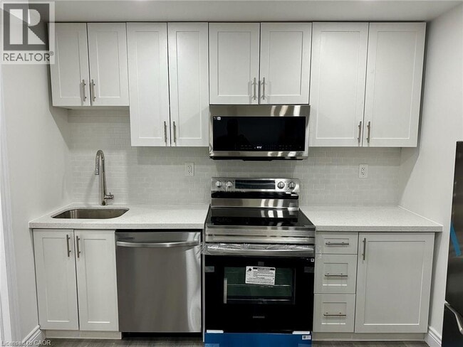 Building Photo - 21 Thames Wy