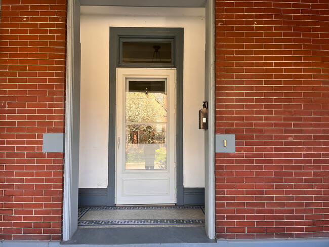 Foto del edificio - 926 Savannah Ave