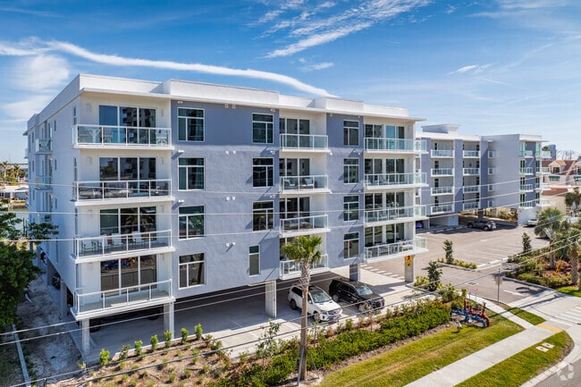 415 Island Way Clearwater, FL - Azure