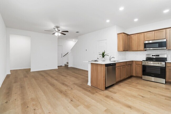 Foto del edificio - Brand-New 2-Story Townhome with Private Yard & 2-Car Garage