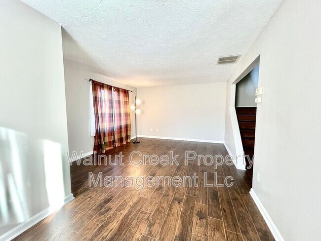 Foto del edificio - 216 Moore Rd