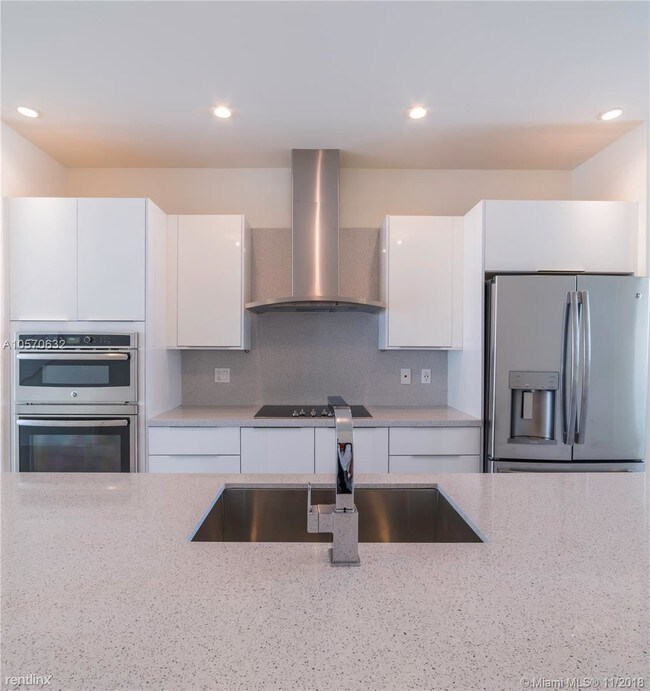 Foto del edificio - 10245 NW 63rd Terrace