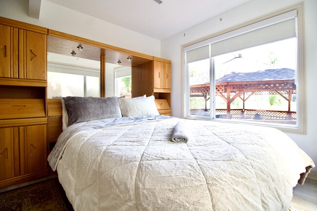 Building Photo - 268 Kincora Hts NW