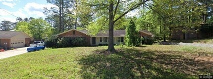 Building Photo - 1901 Briarcliff Rd
