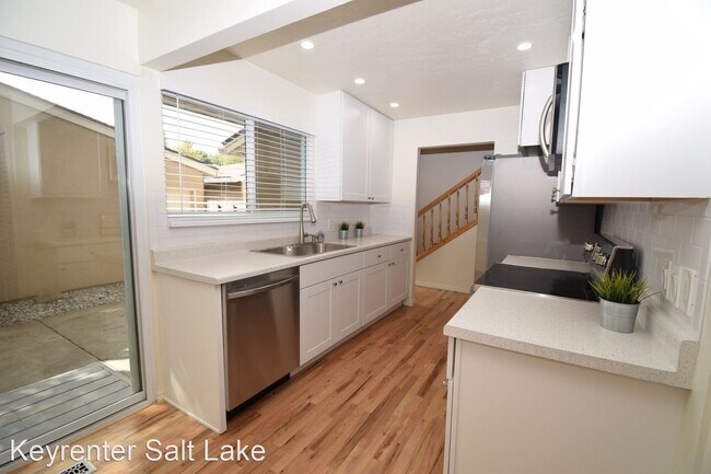 Building Photo - 3 br, 3.5 bath House - 1877 Monterey Dr.