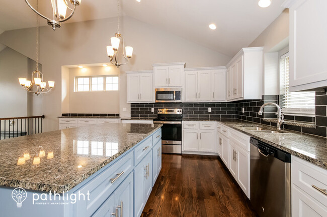 Building Photo - 7290 Northwest Forest Lakes Drive, Parkvil...