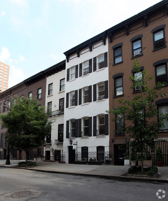 Building Photo - 251 E 61st St