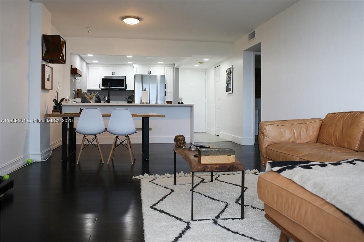 Foto del edificio - 600 NE 36th St