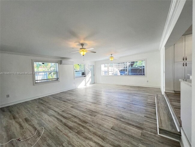 Foto del edificio - 905 NE 111th St