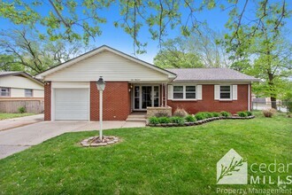 Building Photo - 900 N Redbarn Ln