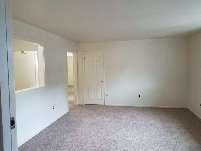 Building Photo - 2555 Veser Ln