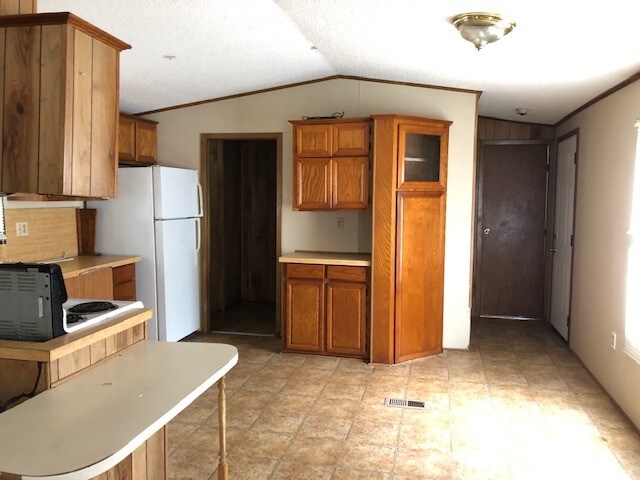 Building Photo - 10916 County Rd 1515