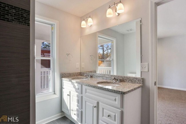 Building Photo - Beautiful 3 bed 2.5 Bath