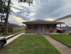 Building Photo - 2212 Fenelon St