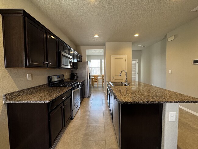 Foto del edificio - 4248 Skyline Loop NE