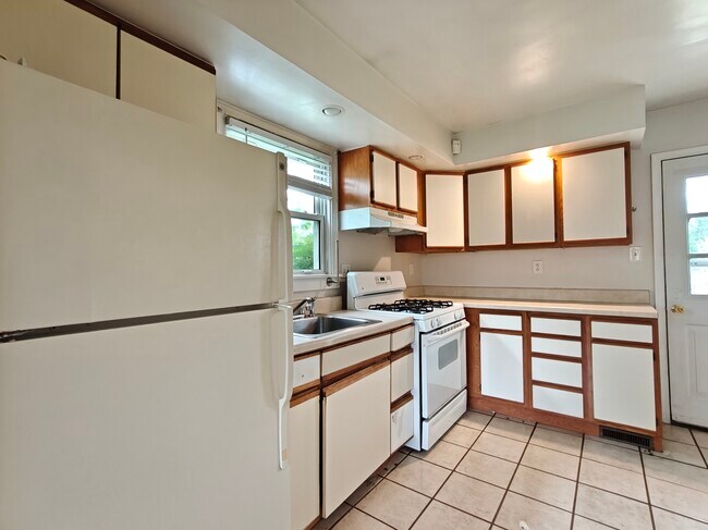 Foto del edificio - 444 Colonial Rd