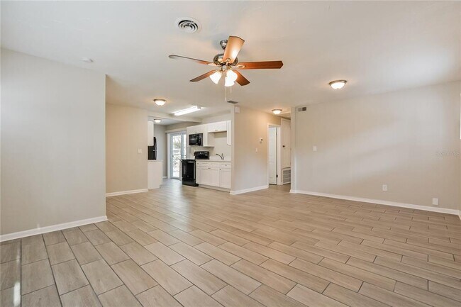 Foto del edificio - 1070 Emerald Dr